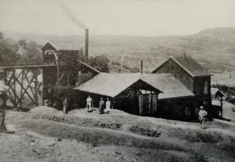 Ancienne mine - photo en noir et blanc